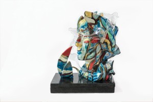 0032-laura-alunni-Io non ho paura-Scultura- Assemblage-Ceramica, plexiglass, legno, materie plastiche-17,5x30x38     
